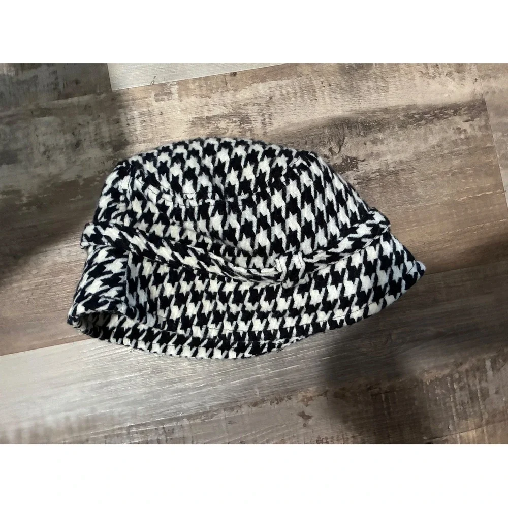 Manhattan Hat Company Womens Houndstooth Bucket Hat Black White Buckle Accent